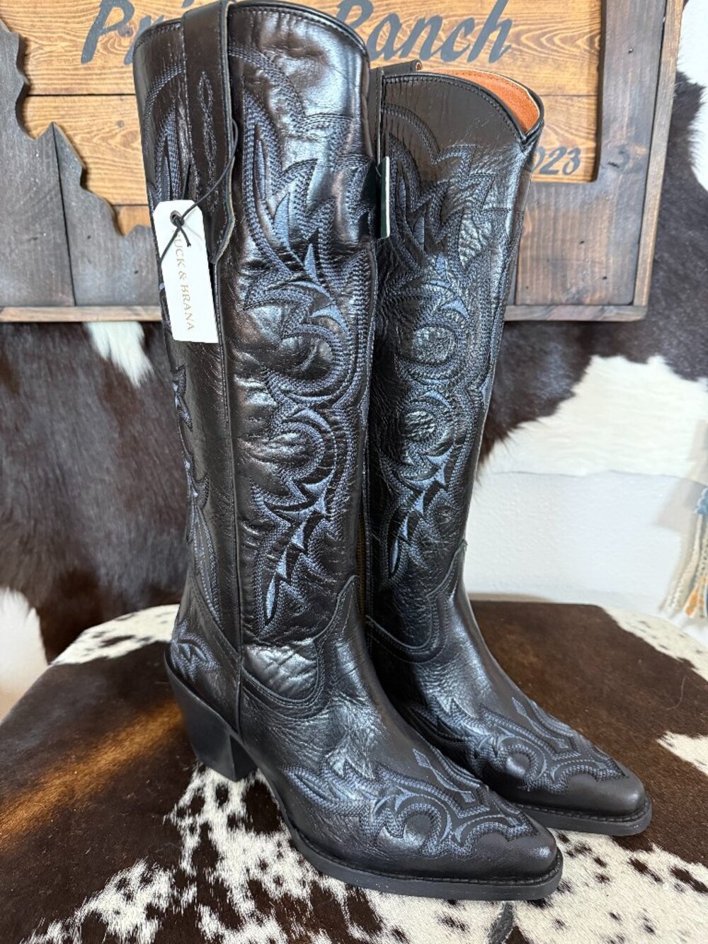 Buck & Brana - Samira Onyx - W8.5 ($300 MSRP)